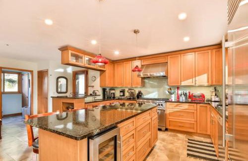 Maplecrest Apartment | Mountain house w/stunning views & gourmet kitchen