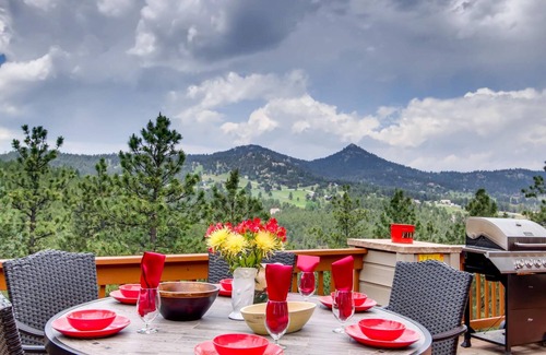 Homestead House | Mountain Living Near Denver*Views!