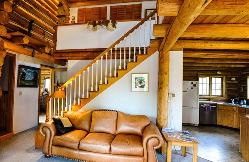 Bozeman House | Mountain Log Home Close to Historic Downtown Bozeman & Bridger Bowl.