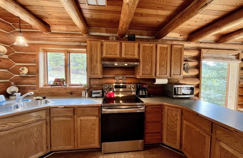 Bozeman House | Mountain Log Home Close to Historic Downtown Bozeman & Bridger Bowl.