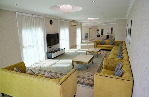 Masafi Villa | Mountain Majesty 4 Bed Home - BBQ Retreat