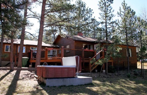 Estes Park Cabin | Mountain Pine Cabin With Personal Hot Tub - Dog-friendly! 3 Bedroom Cabin - #20-NCD0296