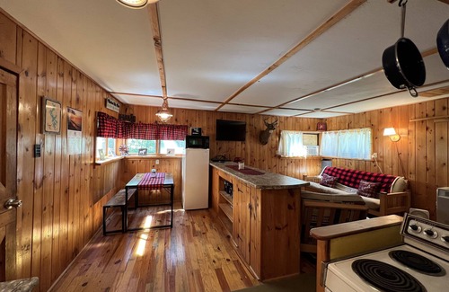 Greenville Cabin | Mountain Therapy (Access to Moosehead Lake!)