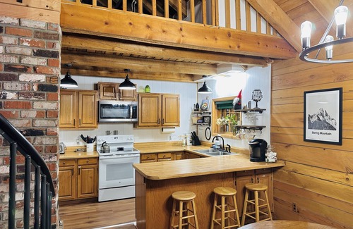 Baring Cabin | Mountain Thyme Cabin in Baring