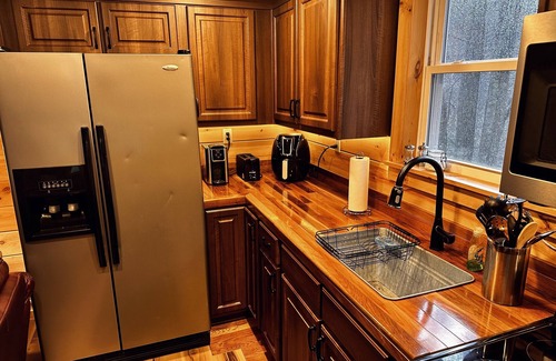 Jonesborough Cabin | Mountain Tranquility, 1 Bedroom cabin secluded in the mountains of E Tennessee