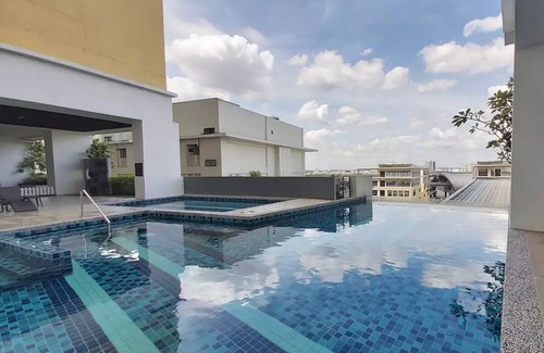 Puchong Apartment | Mountain view Apt perfect for big group @SetiaWalkn