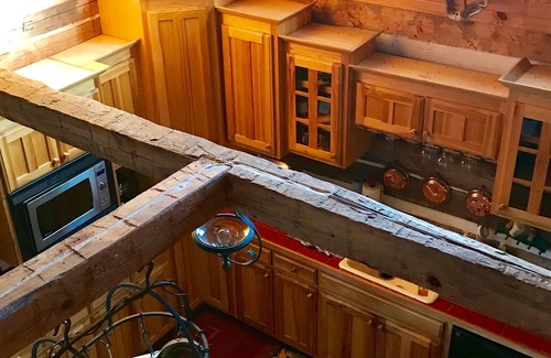 Mountain View Cabin | Mountain View Cabin (sleeps 4) & Bunkhouse (sleeps 6)