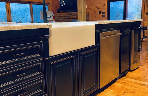 Butler Cabin | Mountain view cabin with access to a private dock on Watauga Lake