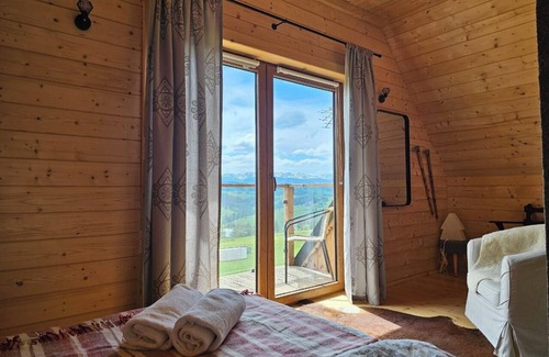 Czarny Dunajec Ski Chalet | Mountain View Chalet with HotTub and Sauna — 20 Minutes to Zakopane!