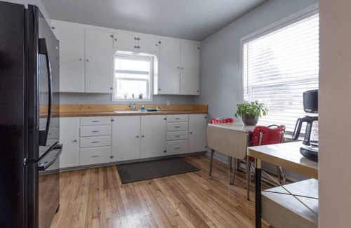 Joseph Cottage | Mountain View Cottage, Walk Everywhere, Huge Fenced Yard