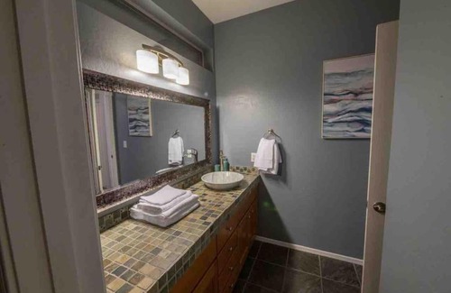 Pinnacle Hill House | Mountain View Hide Away with Heated Pool