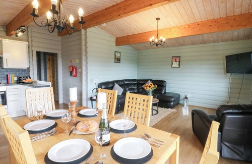Rhayader Cottage | MOUNTAIN VIEW, pet friendly, with hot tub in Rhayader