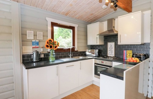 Rhayader Cottage | MOUNTAIN VIEW, pet friendly, with hot tub in Rhayader