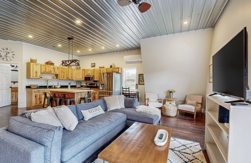 Littleton House | Mountain view retreat with furnished deck, kitchen, gas grill, & washer/dryer
