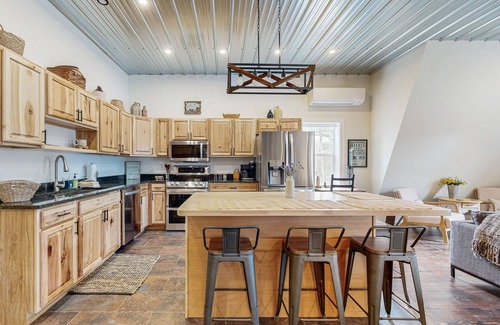 Littleton House | Mountain view retreat with furnished deck, kitchen, gas grill, & washer/dryer