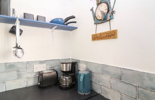 Kinvara Cottage | MOUNTAIN VIEW, romantic, with open fire in Kinvara, County Galway