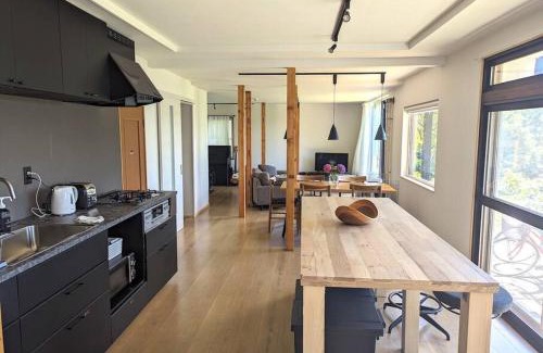 Yoichi House | Mountain View Totoro - spacious & sunny