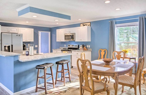 Tuxedo House | Mountain-View Zirconia Home: Walk to Lake Summit!