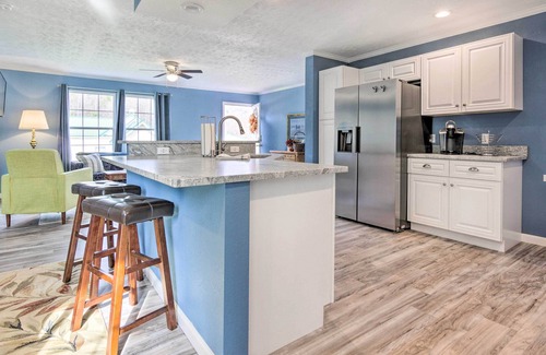 Tuxedo House | Mountain-View Zirconia Home: Walk to Lake Summit!