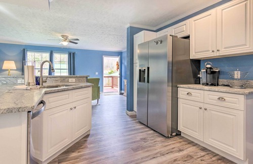 Tuxedo House | Mountain-View Zirconia Home: Walk to Lake Summit!