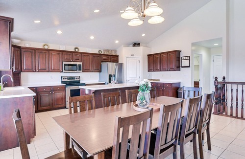 North Ogden House | Mountain Views Family Home, Retreat and Relax