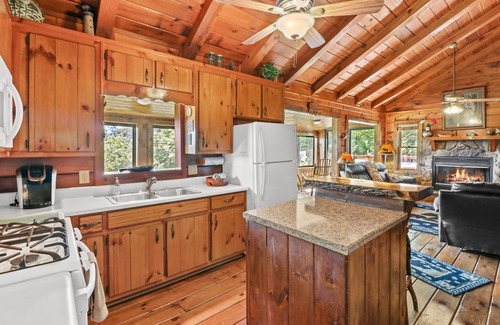 My Mountain Cabin | Mountain Views! Romantic, cozy luxury cabin; Hot tub, wifi, Sat TV, mins from BR