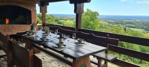 Breznik Plesivicki Villa | MOUNTAIN VILLA CARIN new Holiday House - 4 ROOMS - JACUZZI - PANORAMIC VIEW - free PARKING - near Zagreb - Samobor - Karlovac - Jastrebarsko