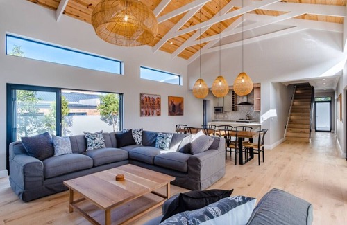 Onrus Villa | Mountain Vista Luxury Escape | Pool | Mountain View