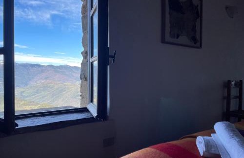 Bajardo Apartment | Mountains' View by Holiday World