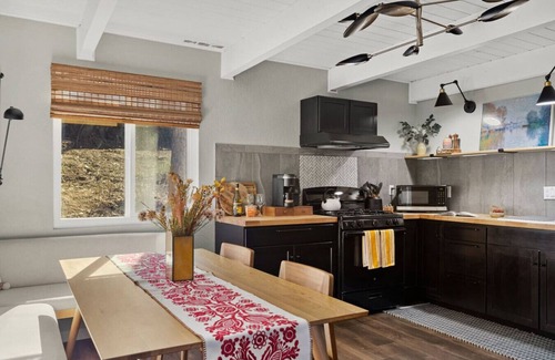 Upper Moonridge House | Mountainside Modern +Hot Tub + Epic Game Room!
