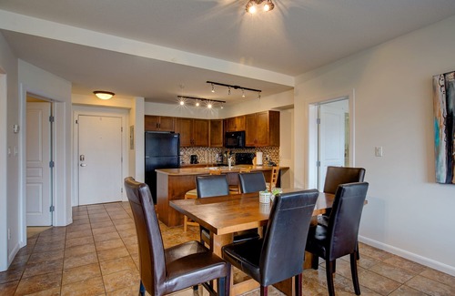South Pandosy Apartment | Mountainview getaway at Playa Del Sol