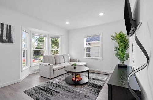 Nokomis Apartment | Movie Game Room & Fire Pit Luxury Spacious Home