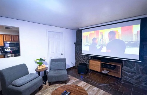 Sandy Apartment | Movie Theater Near Slopes, Shops & TRAX - 2BR Bsmt