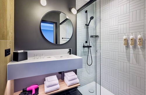Findel Hotel | Moxy Luxembourg Airport