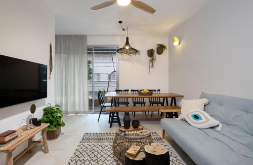 Tel Aviv Apartment | Mr. Yavos - By TLV2GO