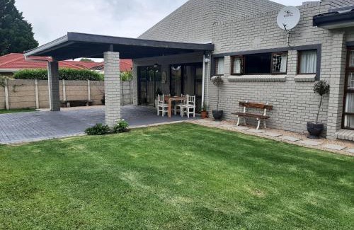 George Apartment | Mrs Catherines Selfcatering Apartment