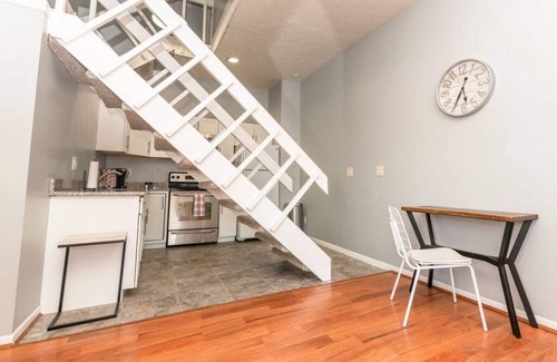 Mount Adams Apartment | Mt. Adams 1BR Great Location! Steps from Monastery