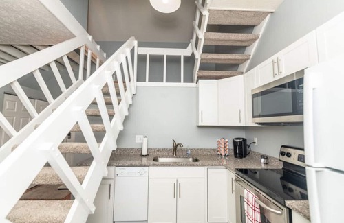 Mount Adams Apartment | Mt. Adams 1BR Great Location! Steps from Monastery