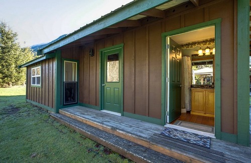 Maple Falls House | Mt. Baker Lodging Cabin 72 - Sleeps 2!