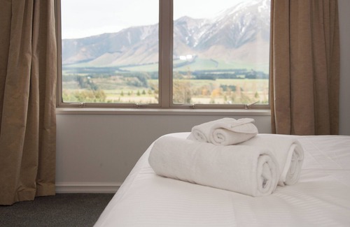Windwhistle Apartment | Mt Hutt View - 3 Bedroom Apartment Terrace Downs