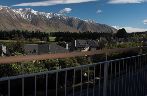 Windwhistle Apartment | Mt Hutt View - 3 Bedroom Apartment Terrace Downs