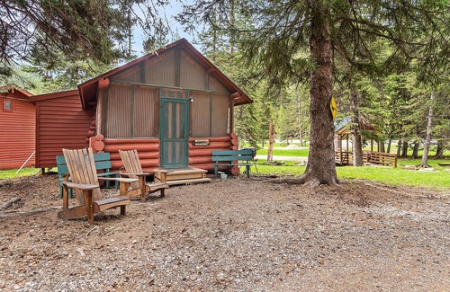 Cheyenne Crossing Cabin | Mt. Meadows Cabin on Spearfish Creek