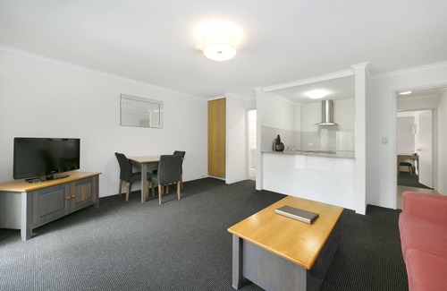 Mount Ommaney Hotel | Mt Ommaney Hotel Apartments