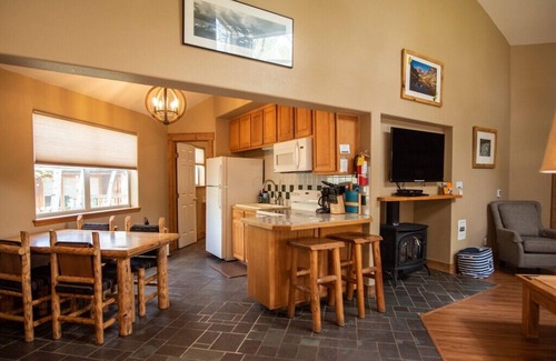 Salida Ski Chalet | Mt. Yale Chalet at Creekside chalets