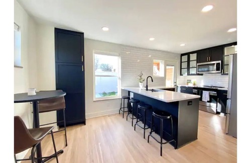 Grandview Heights House | 🌲 Mtn Mod Townhome w/City Views-Unmatched Location