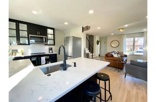 Grandview Heights House | 🌲 Mtn Mod Townhome w/City Views-Unmatched Location