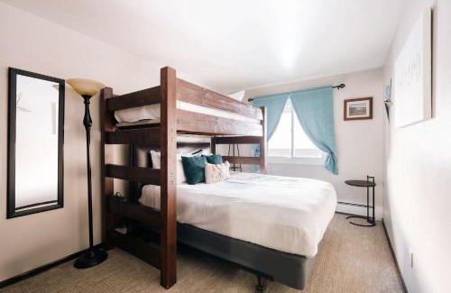 Copper Mountain Village House | MTN View - Close to Lifts - Heated Pool - Copper