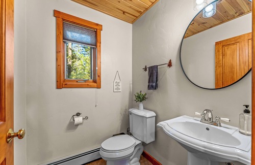 Grand View Highlands Cabin | Mtn Views! 4k SqFt! Gym! Hot tub! 4 King Ensuites+