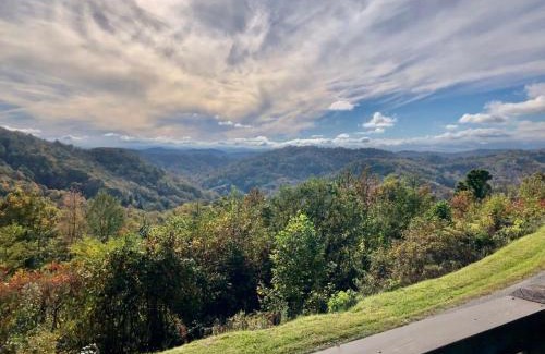 Wolf Laurel House | Mtn Views Hot Tub Close to Asheville