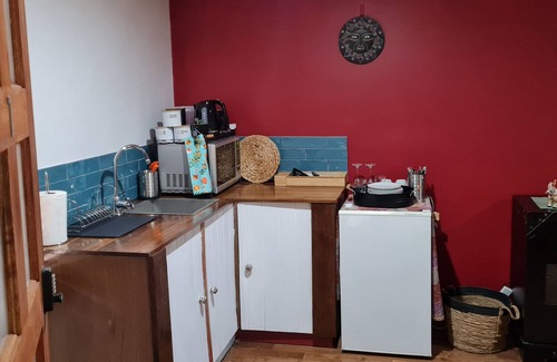 Yandaran Apartment | Mudhouse Manor - Rural Retreat. Pet friendly.